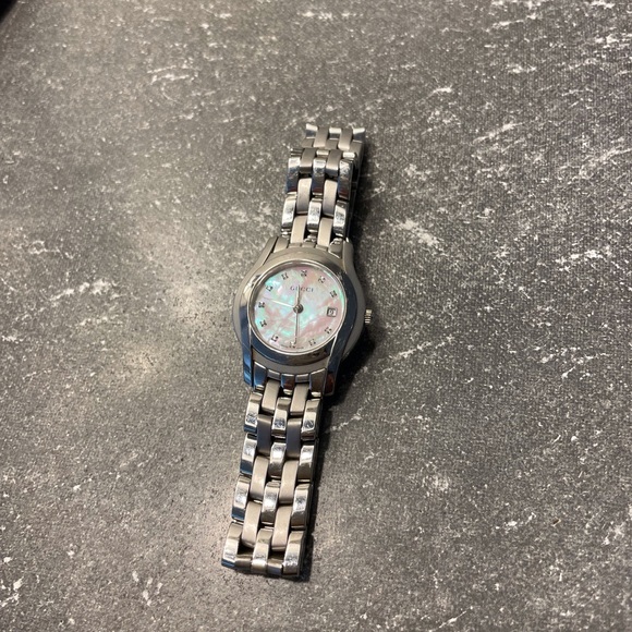 Gucci Mother of Pearl Diamond Faced Watch - Picture 4 of 4